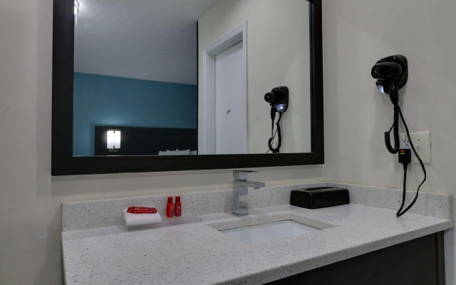 Travelodge by Wyndham Calhoun South I-75