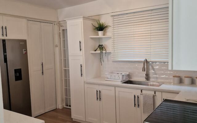 2 Bed parking gated modern