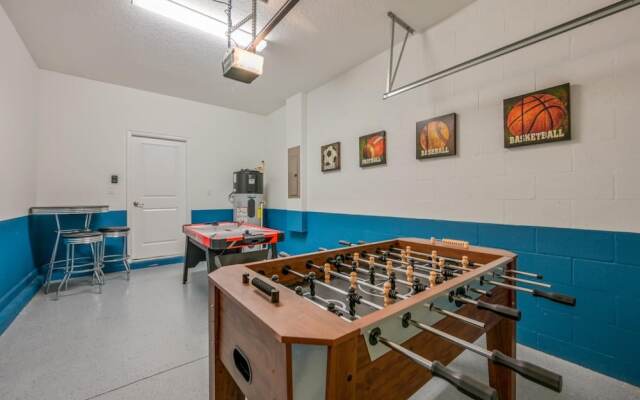 Luxury Storey Lake Retreat - Spacious Disney-near