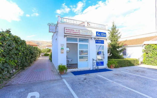 Apartments & Rooms Buble