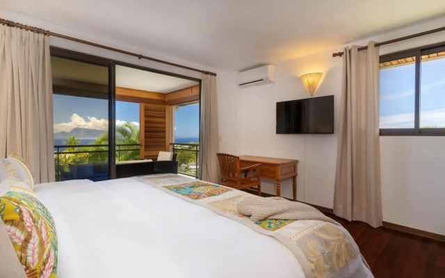 Magnificent 5 Br Villa with pool: amazing views