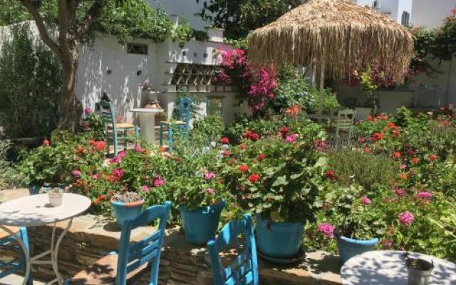 Nikoleta Studios & Rooms
