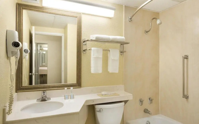 Travelodge By Wyndham Sturgis