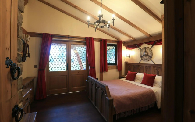 Warwick Castle Hotel and Knight's Village