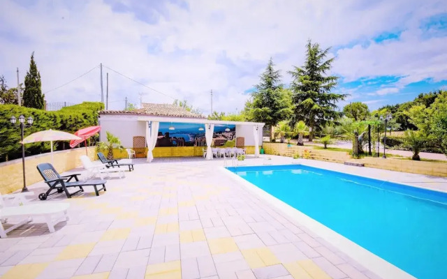 House With 6 Rooms in Enna, With Wonderful Lake View, Private Pool, En