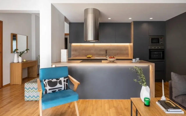 Spacious 3-bedroom Getaway With Balcony in Glyfada