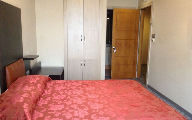 Capital Plaza Hotel(****)