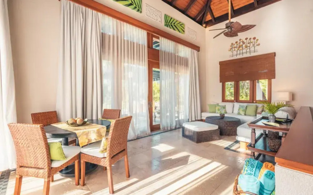 Cozy Bungallow With Pool at Green Village AA3