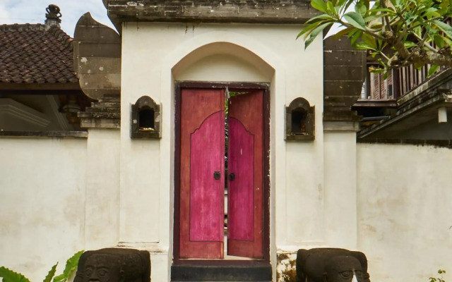 Rumah Paros & Gallery