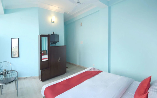 OYO 12079 Hotel Manu Vinod