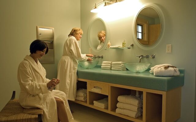 Maddens On Gull Lake