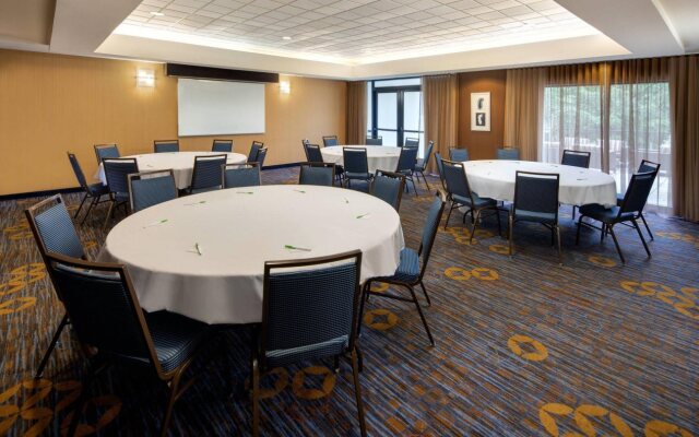 Courtyard by Marriott Grand Rapids Airport