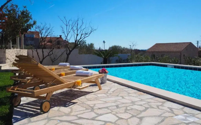 Villa Antonija - Four-bedroom Villa With Terrace and Private Pool