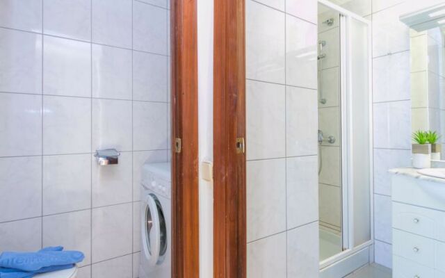 Roses Holiday Center 37940