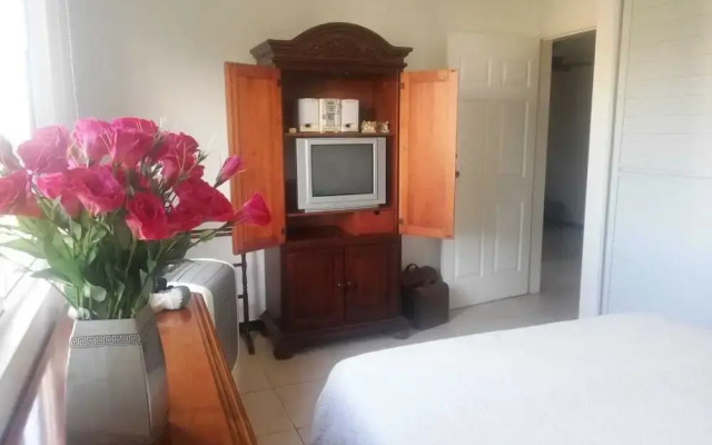Apartment by airport on way to beach