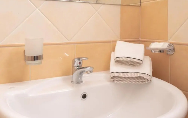 Stylish Residence Le Fontane 2 Bedroom Apartment Sleeps 6 Persons Num2508