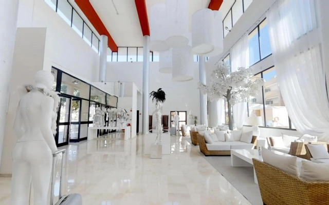 Leo Punta Umbria III - Adults Only