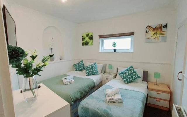 Gilling Villa Remarkable 4-bed House in Gillingham