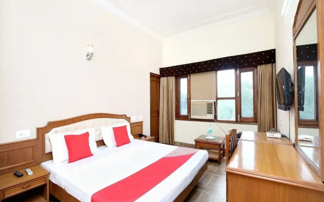 Hotel Paras By OYO Rooms