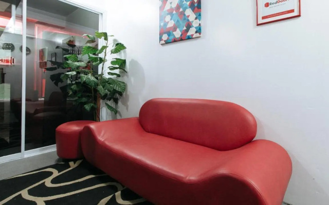 CMJ Apartment by RedDoorz