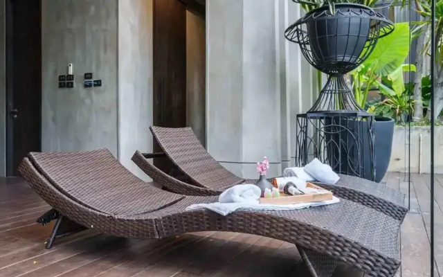 Luxury Pool Villa With Jacuzzi & Lift by Thonglor