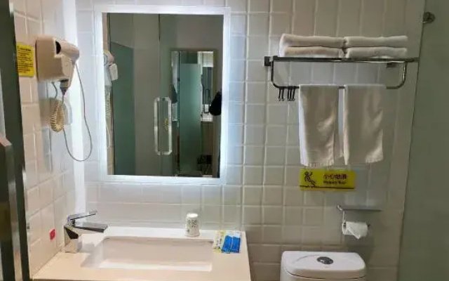 7 Days Hotel