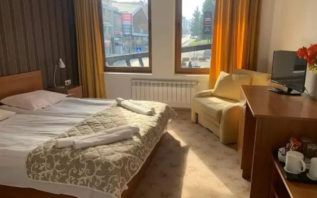Room in Guest Room - Granat Double Room 3- Next to Gondola Lift