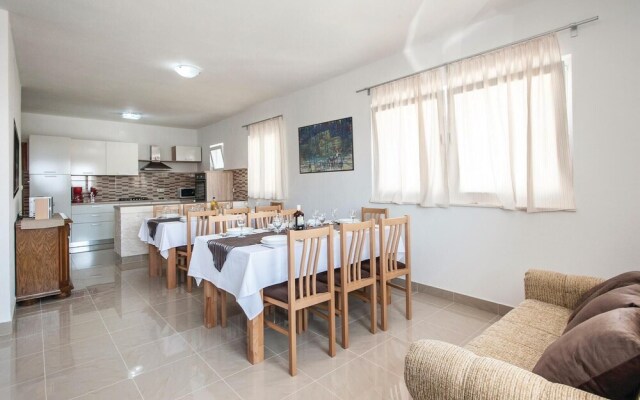 Nice Home in Sevid With 6 Bedrooms, Wifi and Outdoor Swimming Pool