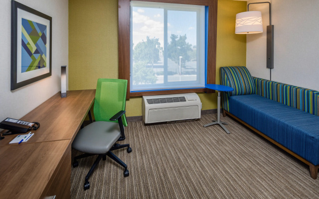 Holiday Inn Express and Suites Modesto by IHG