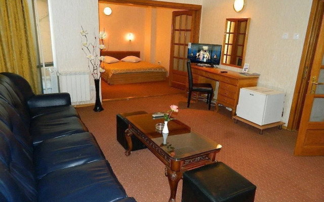 Dalin Hotel