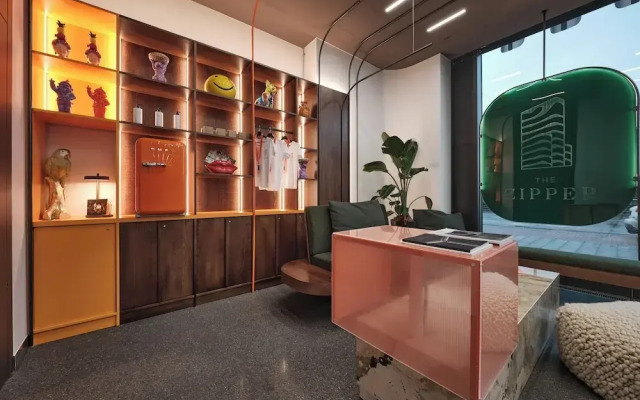 The Zipper Hotel & Apartments