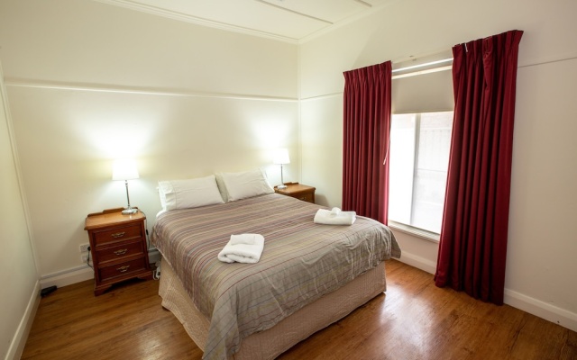 Smith Street Cottage Naracoorte – Guest Rooms – Naracoorte