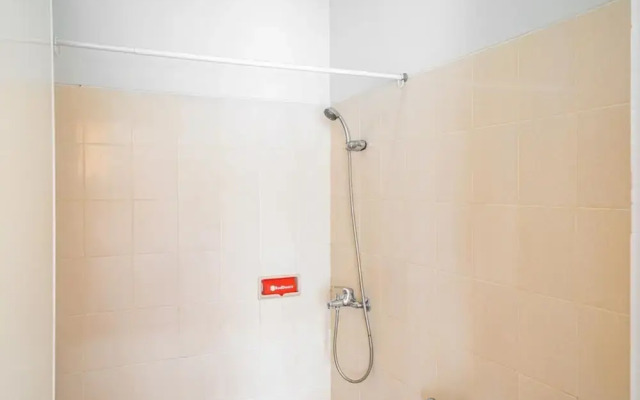 RedDoorz near Siloam Karawaci 3