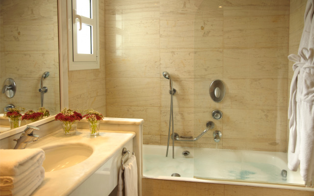 Neptune Luxury Resort