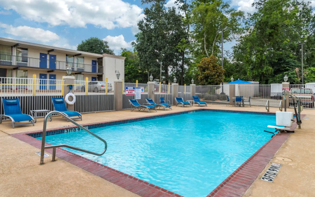 Comfort Inn & Suites Cleveland TX