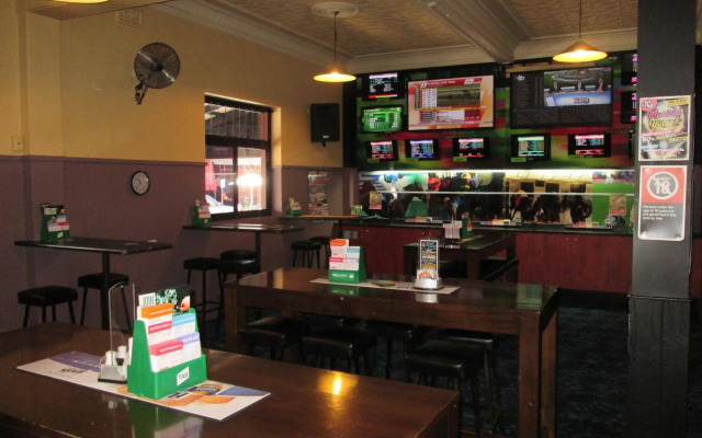 Maclean Hotel