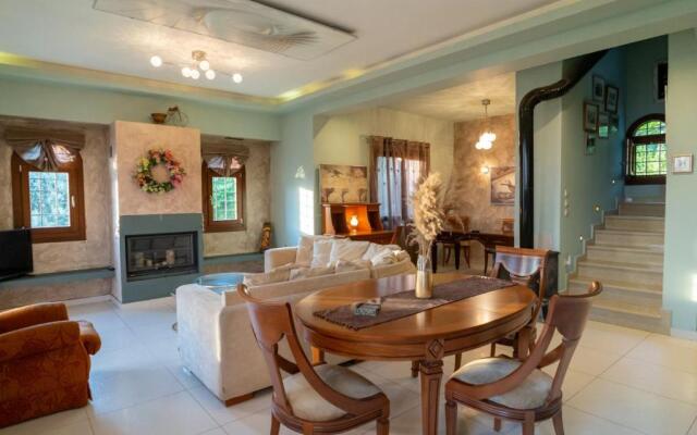 Villa Evzimthea, a wonderful house in the woods