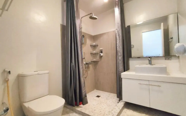Dr Calayan's 2BR Condo at Pico De Loro
