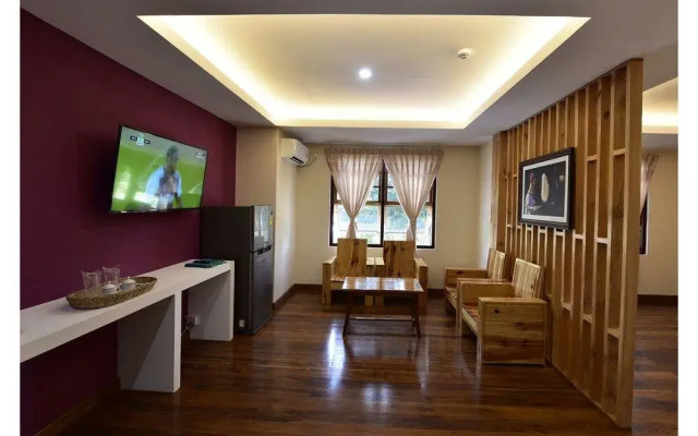 Gold Hotel