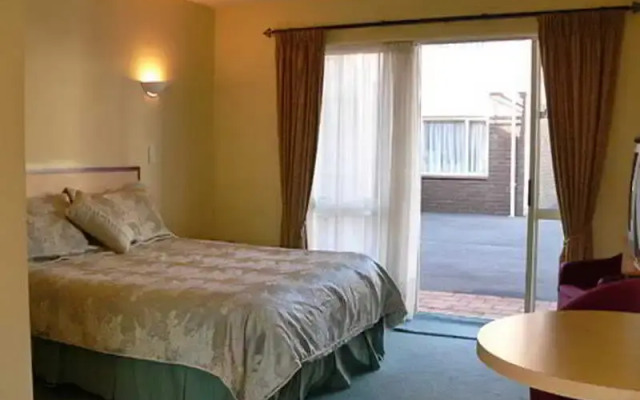 Antonio's Motor Lodge