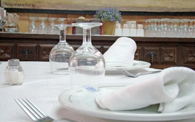 Hostal - Restaurante Emilia