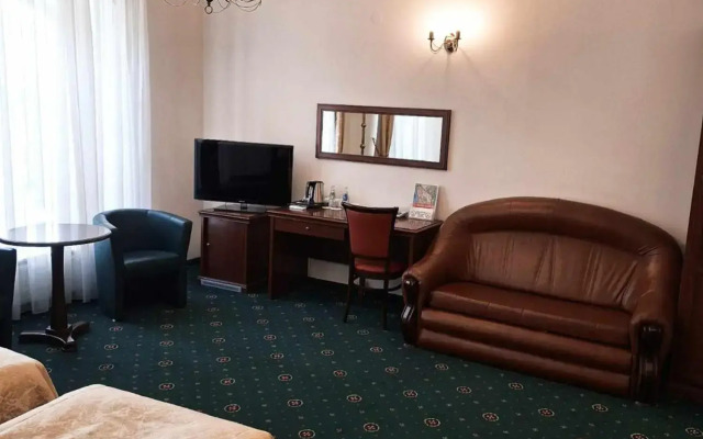 Royal Hotel