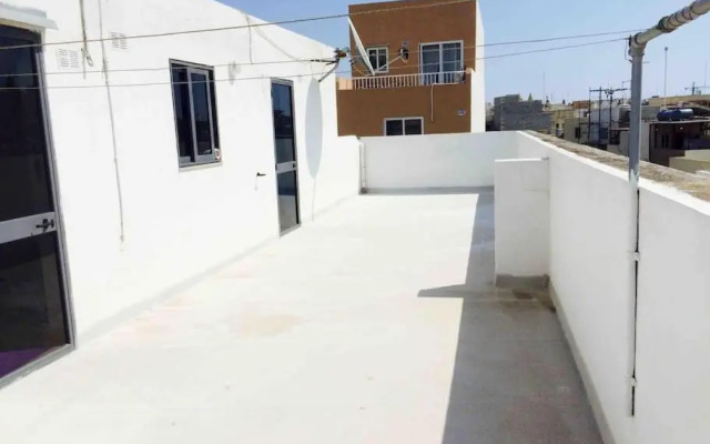 May Flower: Modern Flat close to Airport/Bus Stops