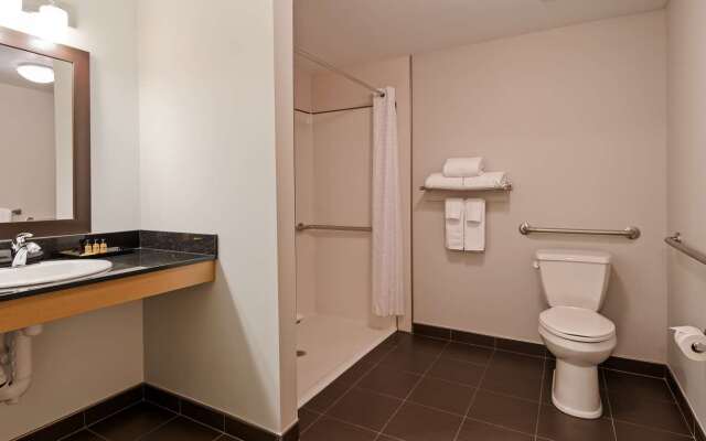 Best Western Plus Airport Inn & Suites