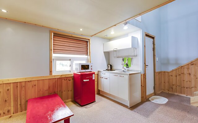 Seogwipo Red Piano Pension