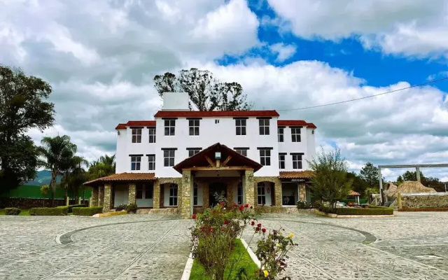 Hotel Renacer