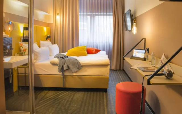 Riverside Royal Hotel