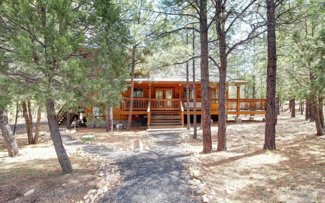 Tranquil Heber-overgaard Cabin w/ Decks & Grill!, Heber