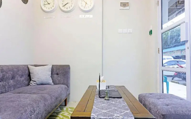 Capital O 91407 Kb Luxury Hostel