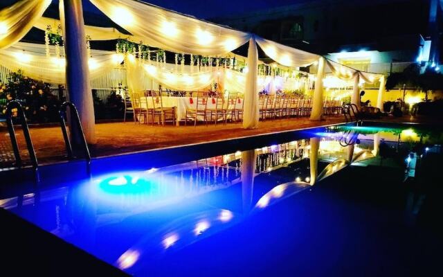 House 12 studios suites